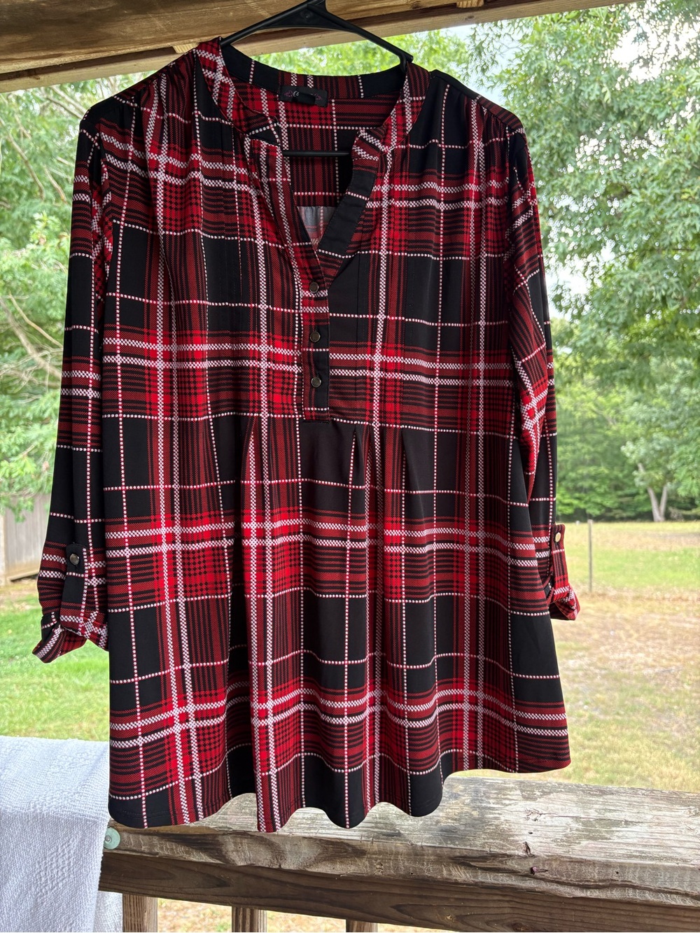 COCOMO Womens Plus 1X Red Black Plaid Tunic Henley Snap Top Roll Tab Sleeve